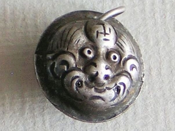 Small bell with a lion mask – (9193)